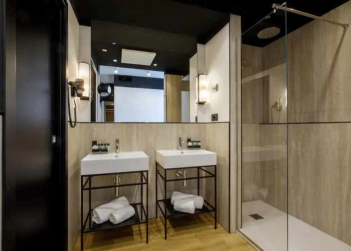 Hotel The Fourth Dimension By Domidea Rom